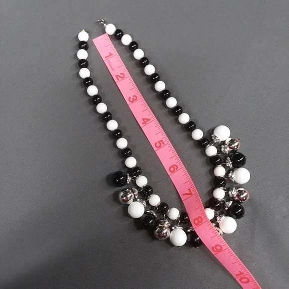 Vintage Black & White Bead Necklace - Picture 7 of 9